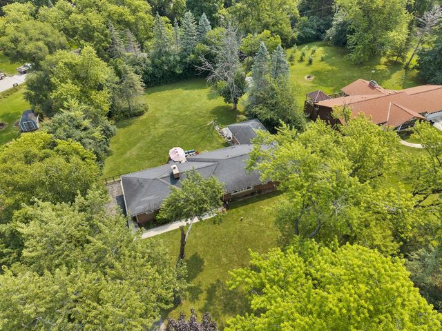 11456 N Solar AVENUE, Mequon, WI 53097