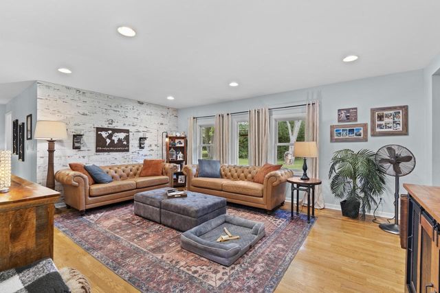 11456 N Solar AVENUE, Mequon, WI 53097