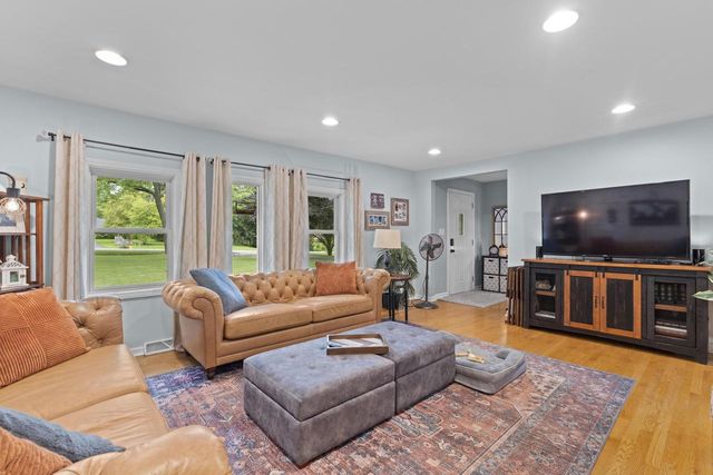 11456 N Solar AVENUE, Mequon, WI 53097