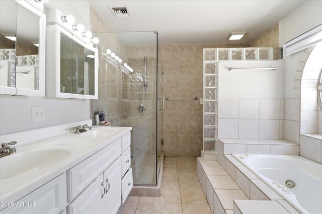 4601 W GOLDEN Lane, Glendale, AZ 85302