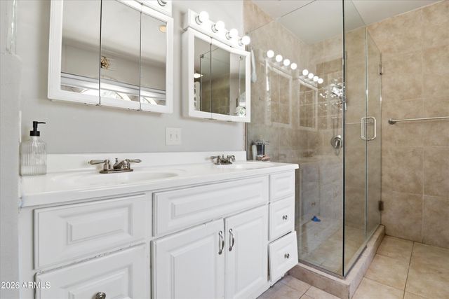 4601 W GOLDEN Lane, Glendale, AZ 85302