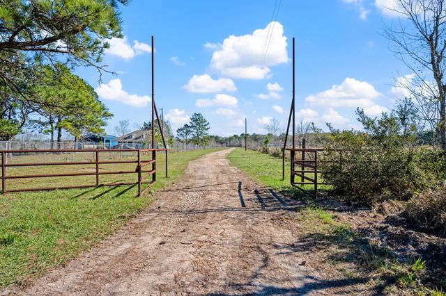 1193 County Road 3011, Dayton, TX 77535