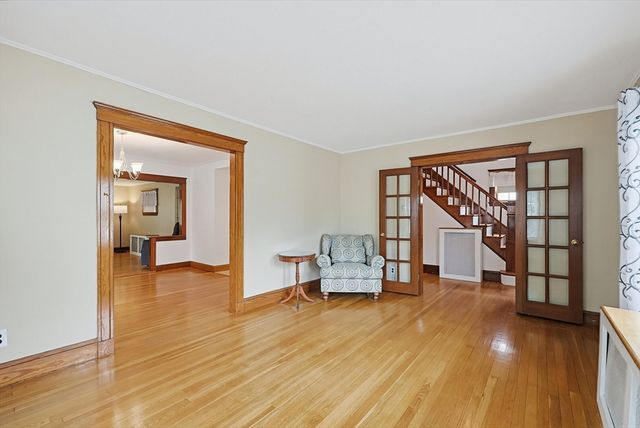 86 Hawthorne St, Boston, MA 02131