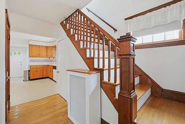 86 Hawthorne St, Boston, MA 02131