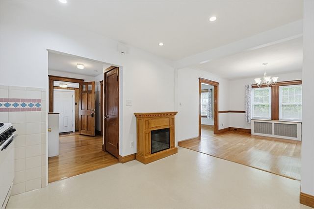 86 Hawthorne St, Boston, MA 02131