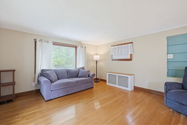 86 Hawthorne St, Boston, MA 02131