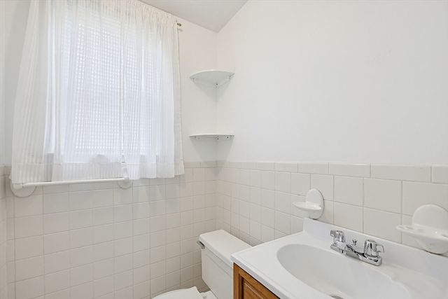 86 Hawthorne St, Boston, MA 02131