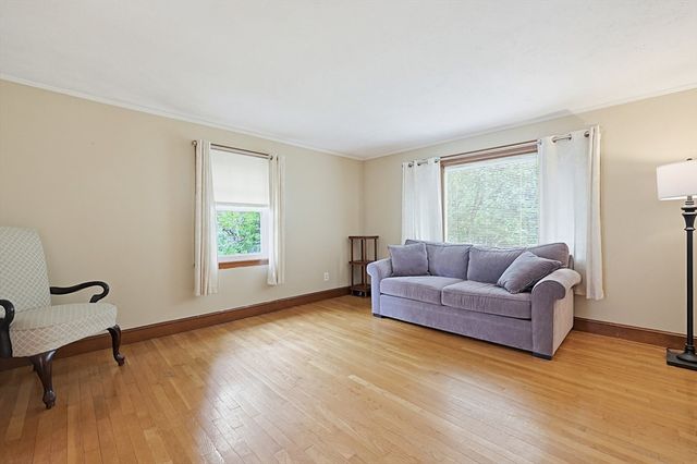 86 Hawthorne St, Boston, MA 02131