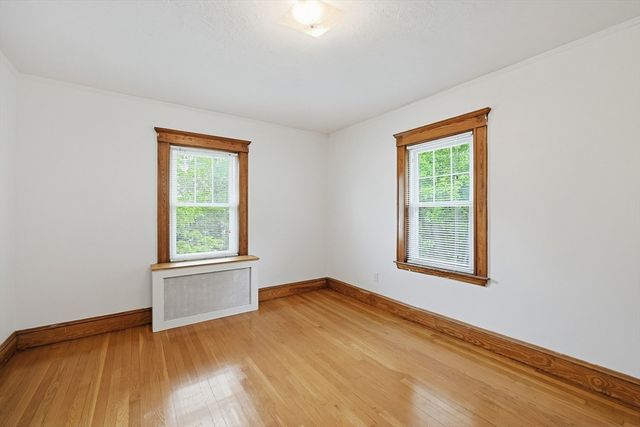 86 Hawthorne St, Boston, MA 02131