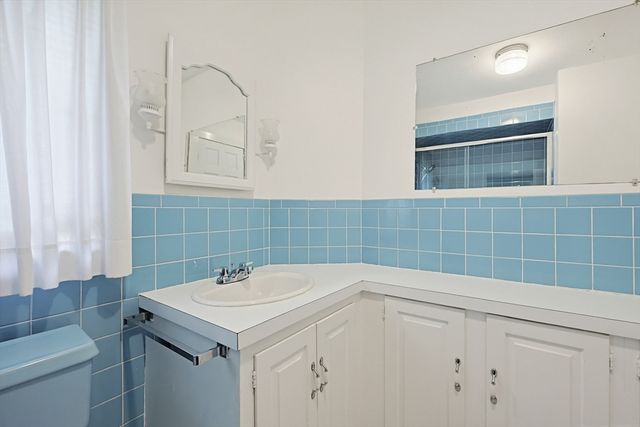 86 Hawthorne St, Boston, MA 02131