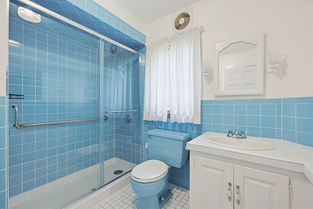 86 Hawthorne St, Boston, MA 02131