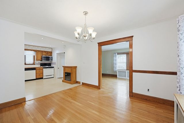 86 Hawthorne St, Boston, MA 02131