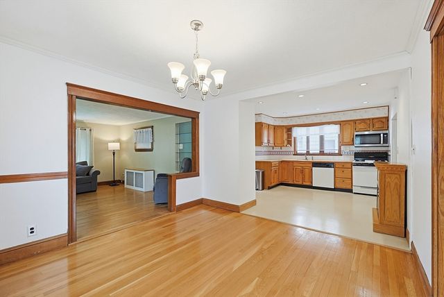 86 Hawthorne St, Boston, MA 02131