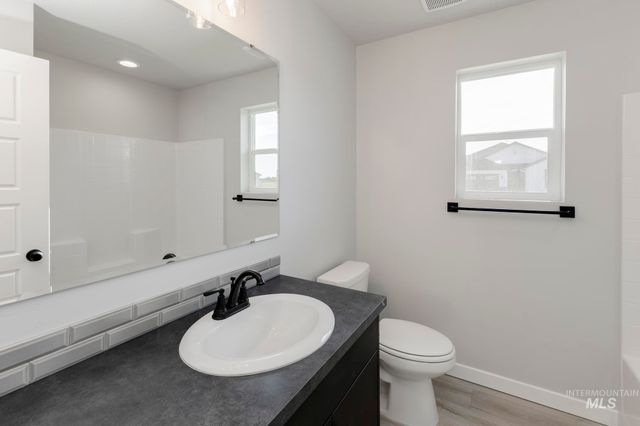 1071 Woods Bog Ave, Middleton, ID 83644