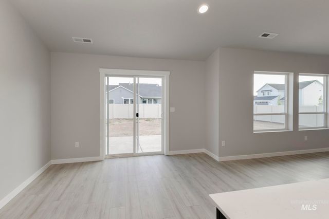 1071 Woods Bog Ave, Middleton, ID 83644