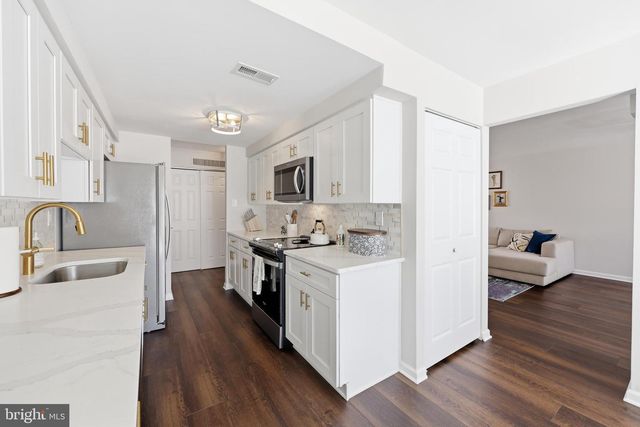 262 GRISSCOM CT, Marlton, NJ 08053