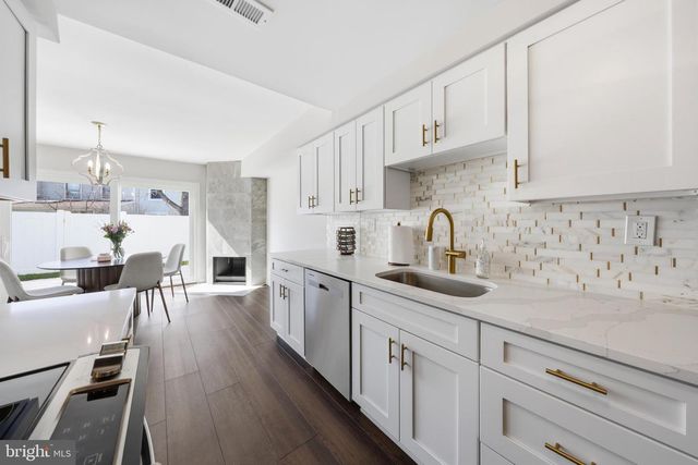 262 GRISSCOM CT, Marlton, NJ 08053