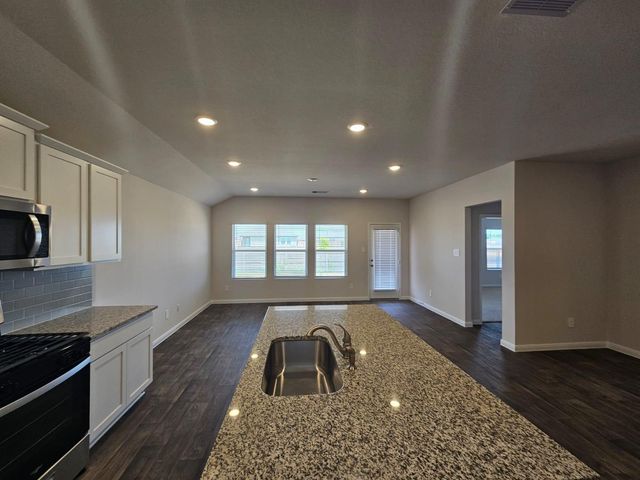 412 Aylor WAY, Lockhart, TX 78644