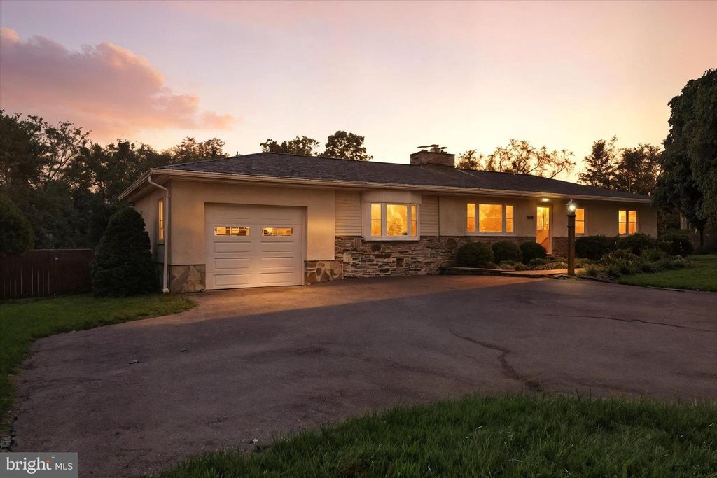 6505 SUNSET DR, Sykesville, MD 21784