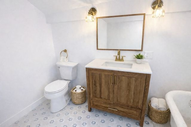 19 Jenney St, New Bedford, MA 02740