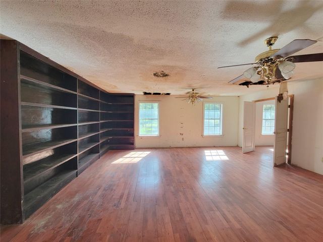 2263 Fm 2610 Road, Cleveland, TX 77327