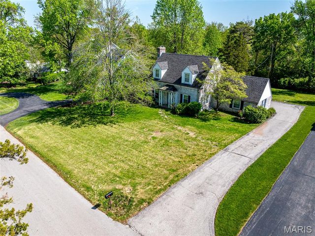 908 Woodshire Lane + Lot A, Creve Coeur, MO 63141