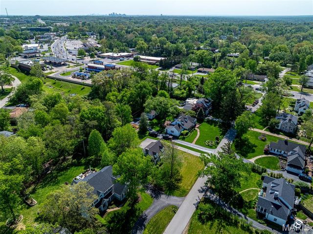 908 Woodshire Lane + Lot A, Creve Coeur, MO 63141