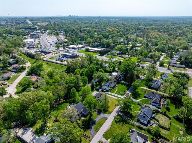 908 Woodshire Lane + Lot A, Creve Coeur, MO 63141