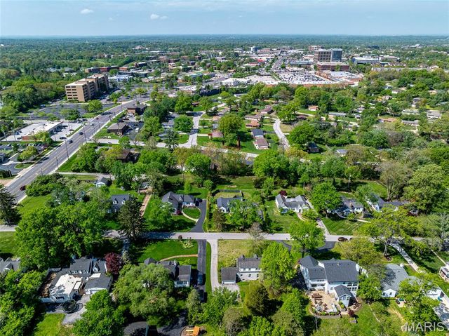 908 Woodshire Lane + Lot A, Creve Coeur, MO 63141