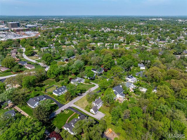 908 Woodshire Lane + Lot A, Creve Coeur, MO 63141