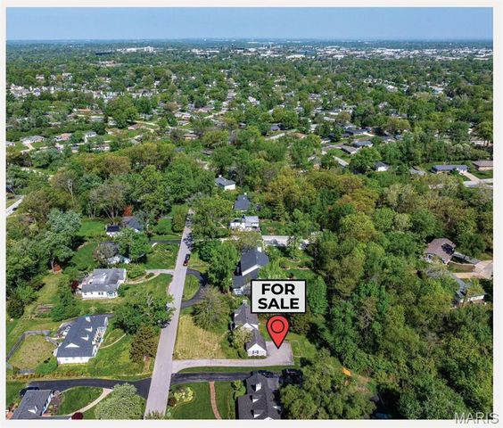 908 Woodshire Lane + Lot A, Creve Coeur, MO 63141