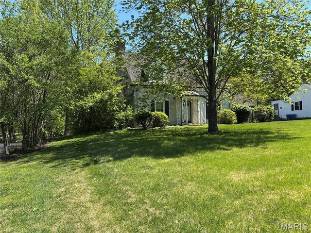 908 Woodshire Lane + Lot A, Creve Coeur, MO 63141