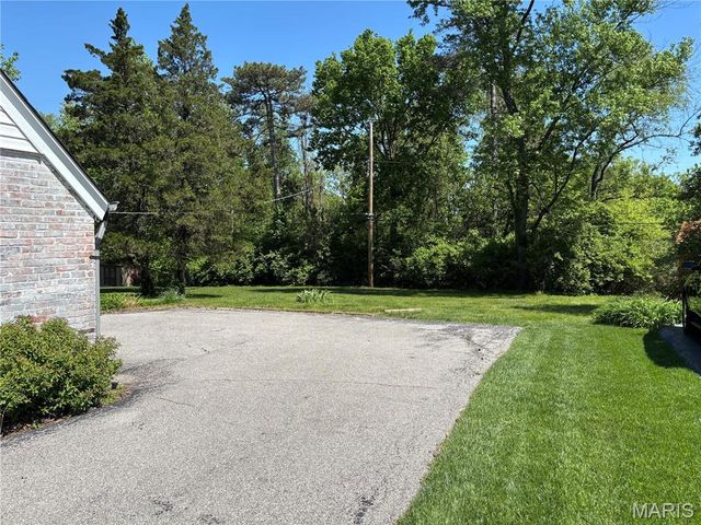 908 Woodshire Lane + Lot A, Creve Coeur, MO 63141