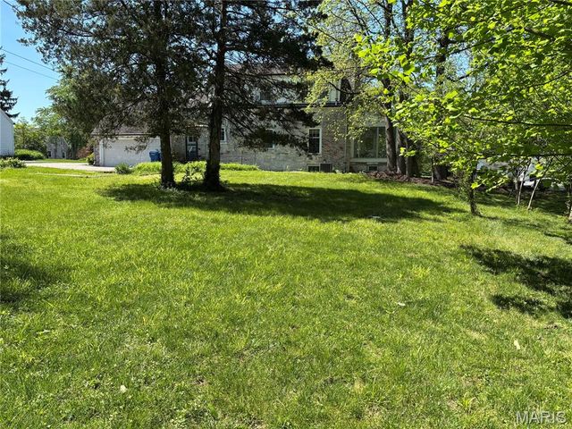 908 Woodshire Lane + Lot A, Creve Coeur, MO 63141