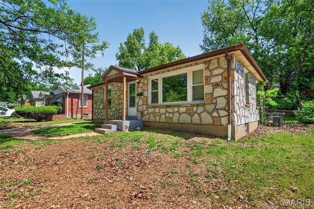 1924 Alert Drive, St Louis, MO 63114
