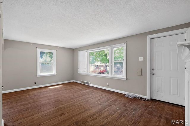 1924 Alert Drive, St Louis, MO 63114