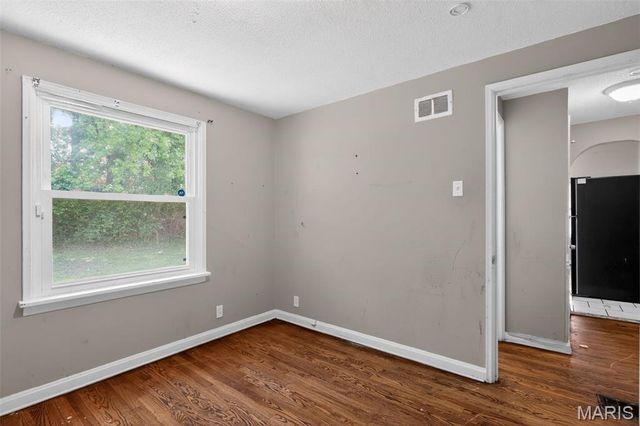 1924 Alert Drive, St Louis, MO 63114