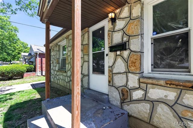 1924 Alert Drive, St Louis, MO 63114