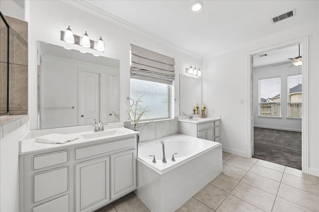504 Sage Timbers Lane, Pinehurst, TX 77362