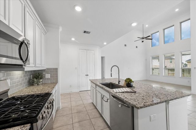 504 Sage Timbers Lane, Pinehurst, TX 77362