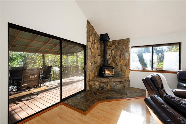 155 Pinewood Way, Auburn, CA 95602