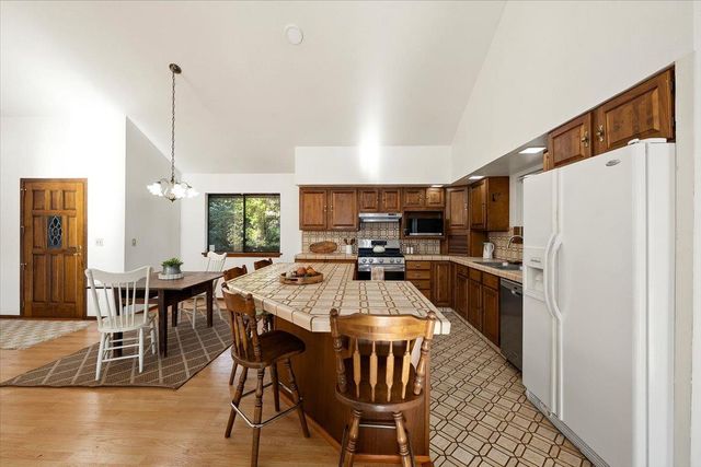 155 Pinewood Way, Auburn, CA 95602