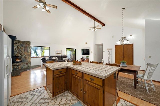 155 Pinewood Way, Auburn, CA 95602