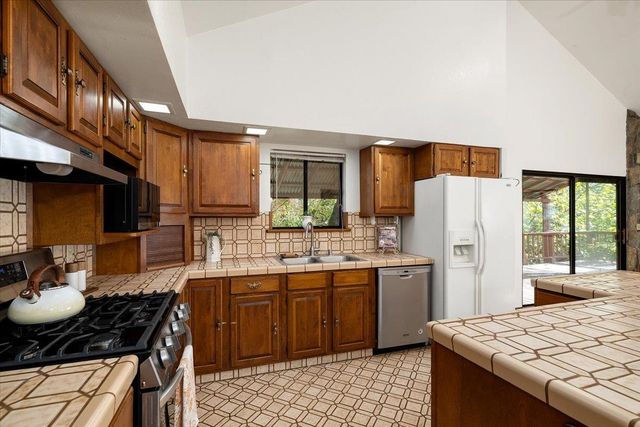 155 Pinewood Way, Auburn, CA 95602