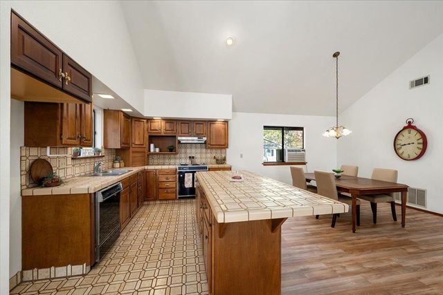 155 Pinewood Way, Auburn, CA 95602