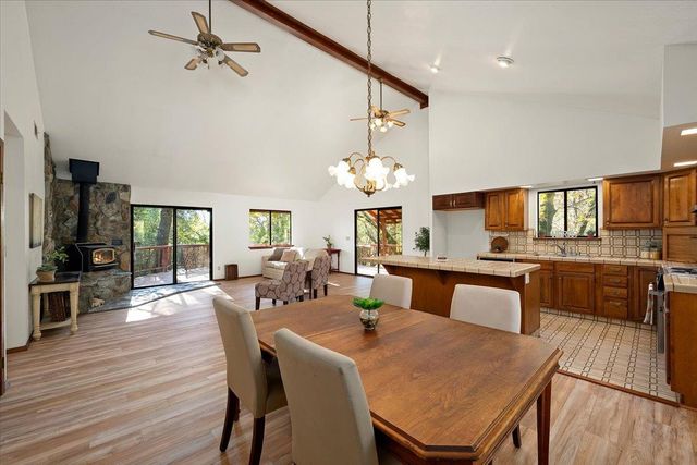 155 Pinewood Way, Auburn, CA 95602