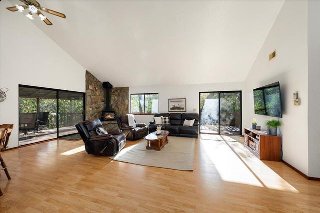 155 Pinewood Way, Auburn, CA 95602