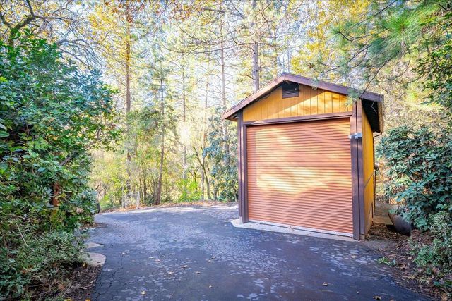 155 Pinewood Way, Auburn, CA 95602