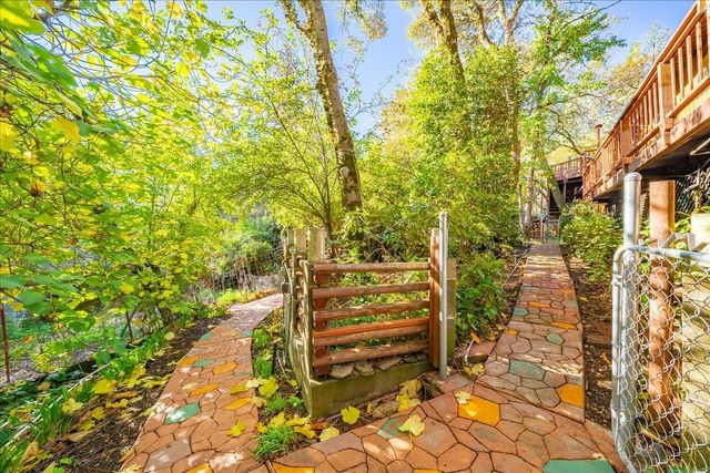 155 Pinewood Way, Auburn, CA 95602