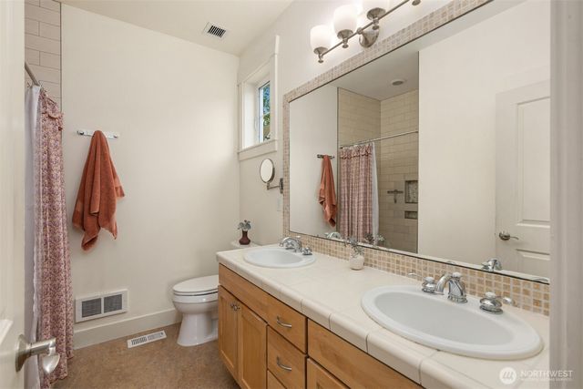 211 N Stromberg Avenue, Port Townsend, WA 98368